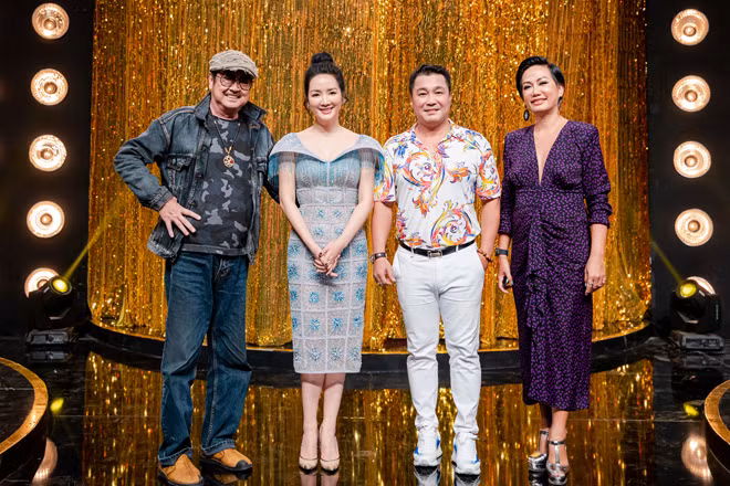 Nghệ sĩ ưu tú Chánh Tín trong một gameshow gần đây. Nghệ sĩ ưu tú Chánh Tín trong một gameshow gần đây.