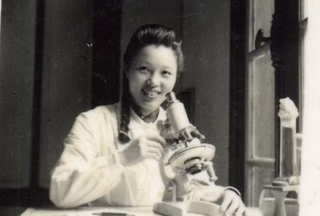 Bà Vi Kim Ngọc trong phòng thí nghiệm.