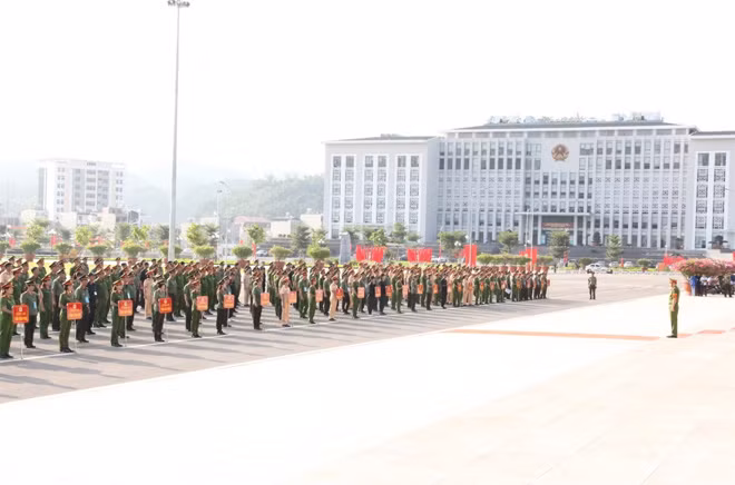 Các đơn vị dự Khai mạc Hội thi bắn súng, võ thuật.