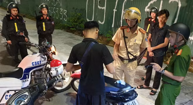 Thông qua công tác tuần tra kiểm soát kịp thời phát hiện nhiều trường vi phạm pháp luật.
