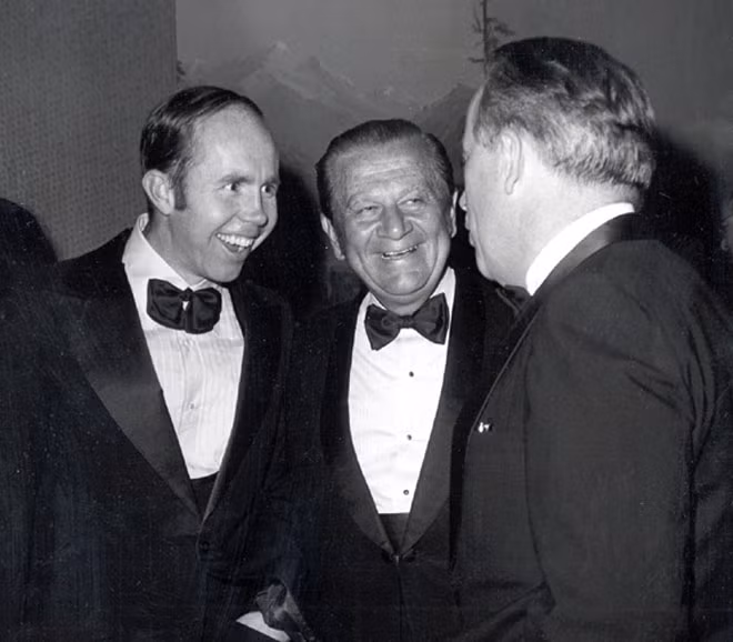 Jack Binion (bên trái), Benny và Thượng nghị sỹ Howard Cannon.