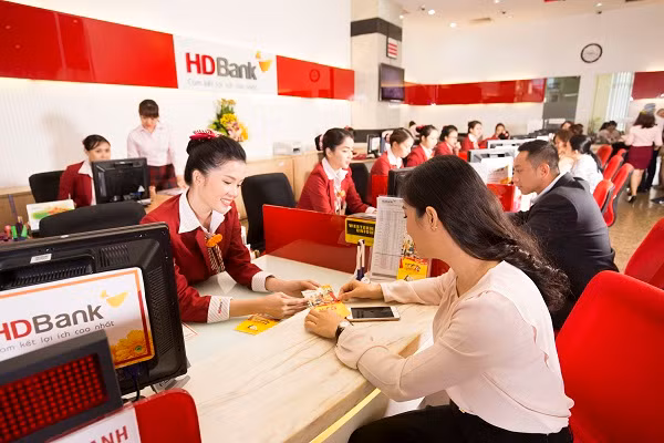 Hệ thống ngân hàng cam kết cung ứng đầy đủ vốn cho nền kinh tế. Hệ thống ngân hàng cam kết cung ứng đầy đủ vốn cho nền kinh tế.