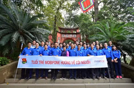 Đoàn Thanh niên MobiFone trong chuyến đi về nguồn dâng hương tại đền Hùng – Phú Thọ. Đoàn Thanh niên MobiFone trong chuyến đi về nguồn dâng hương tại đền Hùng – Phú Thọ.