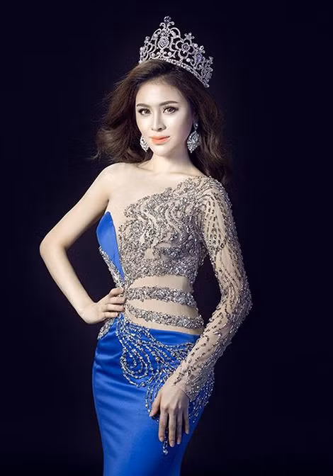 Thư Dung bị tước danh hiệu Á hậu 3 Miss Eco Internationl 2018 sau hành động chụp dảnh phản cảm và nghi án nằm trong đường dây mua bán dâm.