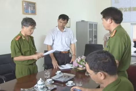 Bùi Tiến Lân thời điểm mới bị cơ quan Công an bắt giữ. Bùi Tiến Lân thời điểm mới bị cơ quan Công an bắt giữ.