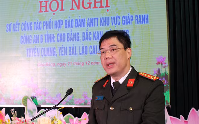 Đại tá Vũ Hồng Quang, Ủy viên Ban thường vụ Tỉnh uỷ, Bí thư Đảng uỷ - Giám đốc Công an tỉnh phát biểu khai mạc hội nghị. Đại tá Vũ Hồng Quang, Ủy viên Ban thường vụ Tỉnh uỷ, Bí thư Đảng uỷ - Giám đốc Công an tỉnh phát biểu khai mạc hội nghị.