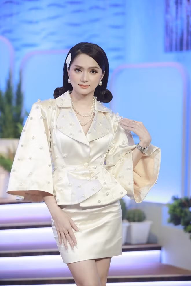 Hương Giang tạm ngưng hoạt động nghệ thuật sau phong trào tầy chay của antifan.
