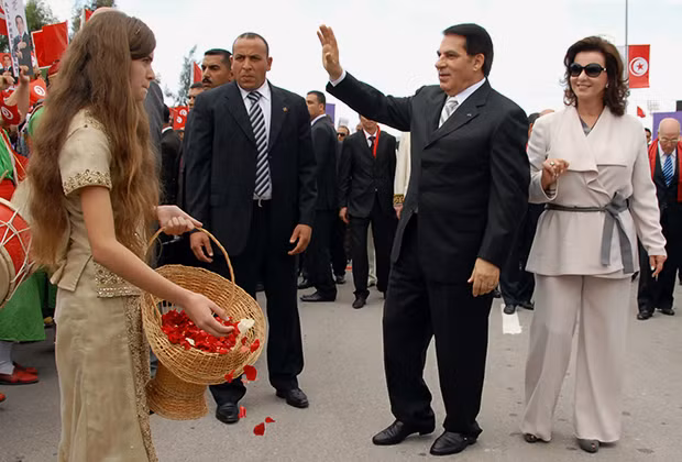 Tổng thống Ben Ali cùng vợ Leila đến Rades trong chiến dịch bầu cử tháng 10/2009.