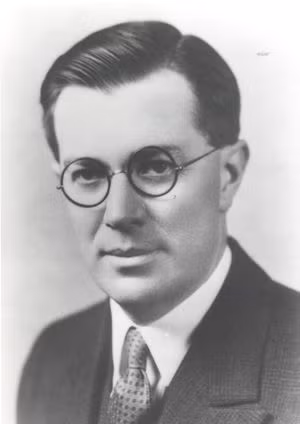 Frederick Terman (1900-1982), giáo sư về quản lý học thuật Mỹ, được tôn vinh là “Cha đẻ của Thung lũng Silicon”. Ảnh nguồn: The Guardian.