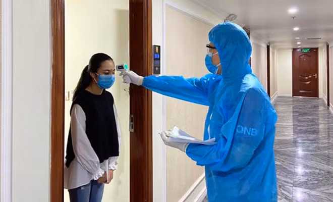 Cán bộ y tế vẫn phải kiểm tra hàng ngày đối với người cách ly tự nguyện. Cán bộ y tế vẫn phải kiểm tra hàng ngày đối với người cách ly tự nguyện.