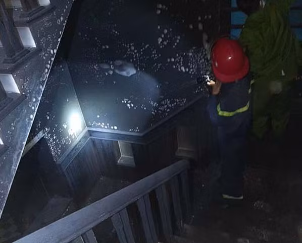 Đám cháy xuất phát tại khu vực phòng thờ của căn nhà.