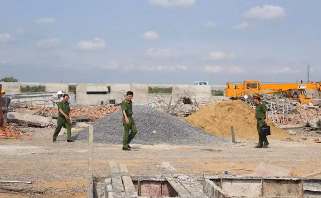 Hiện trường tiếp tục bị phong tỏa.