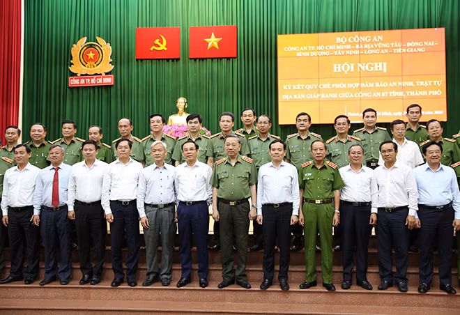 Bộ trưởng Tô Lâm cùng các đại biểu dự hội nghị.