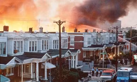 Những ngôi nhà ở Philadelphia bị cháy sau khi trụ sở của nhóm Move bị ném bom vào tháng 5/1985.