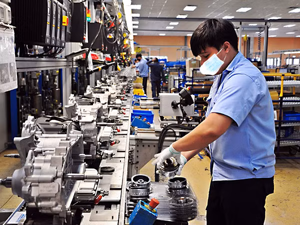 Để đón sóng dịch chuyển đầu tư, Vĩnh Phúc đã chủ động xây dựng hạ tầng, chuẩn bị sẵn nguồn lực, đất sạch, đơn giản hoá các thủ tục để hỗ trợ tốt nhất đối với các nhà đầu tư khi đến với Vĩnh Phúc.