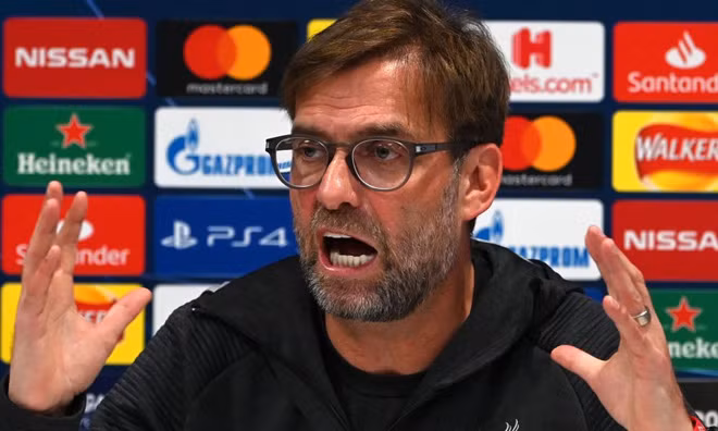 Huấn luyện viên Jurgen Klopp trả lời họp báo về COVID-19.