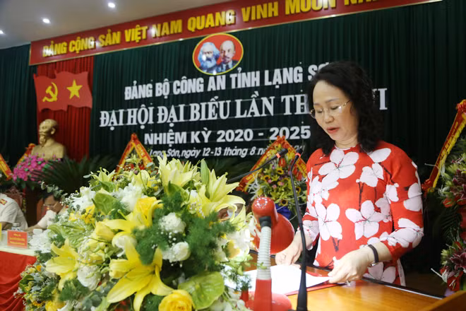 Đồng chí Lâm Thị Phương Thanh, Bí thư Tỉnh ủy phát biểu tại Đại hội.