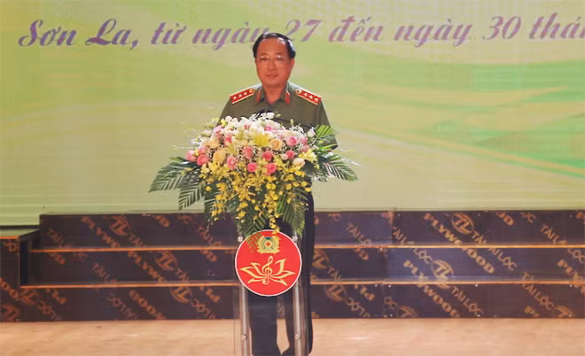 Thứ trưởng Nguyễn Văn Thành phát biểu khai mạc hội diễn.