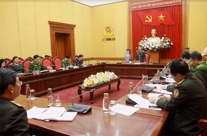 Thứ trưởng Nguyễn Văn Sơn phát biểu chỉ đạo tại cuộc họp.