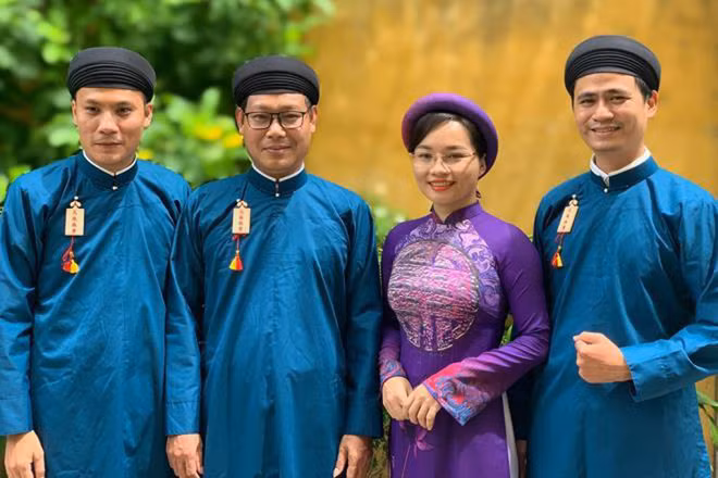 Công chức mặc áo dài đến công sở tại Sở Văn hóa - Thể thao tỉnh Thừa Thiên-Huế.