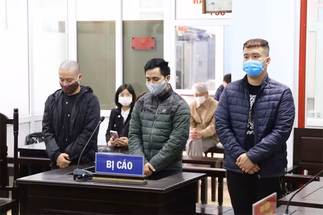 Các bị cáo Lê Ngọc Linh, Trần Đăng Minh cùng bị tuyên mức án 8 tháng tù giam.