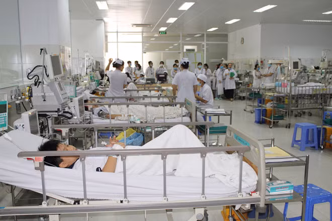 Bệnh viện Nhi đồng 2 tiếp nhận, điều trị tích cực cho các em bị thương. Bệnh viện Nhi đồng 2 tiếp nhận, điều trị tích cực cho các em bị thương.