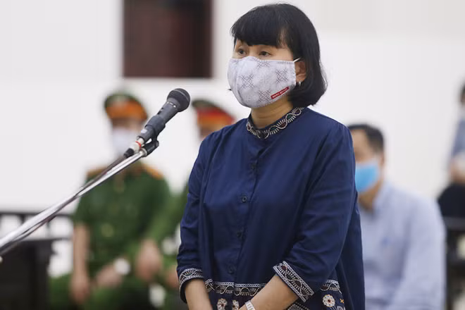 Bị cáo Phan Thị Mai Hoa. Bị cáo Phan Thị Mai Hoa.