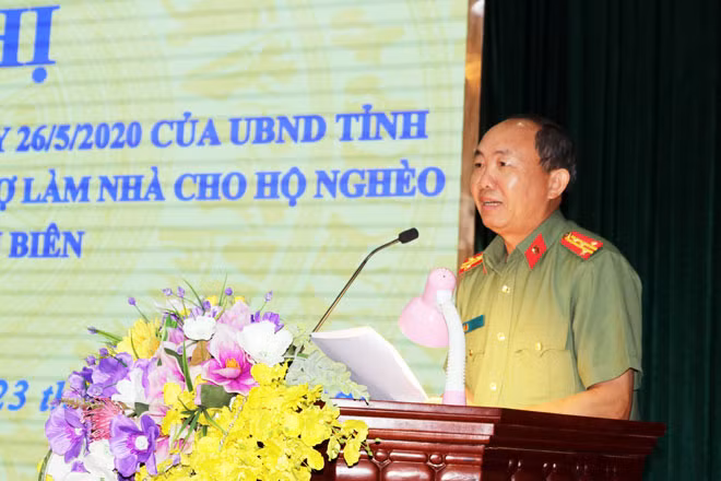 Đại tá Tráng A Tủa, Giám đốc Công an tỉnh Điện Biên phát biểu tại hội nghị.