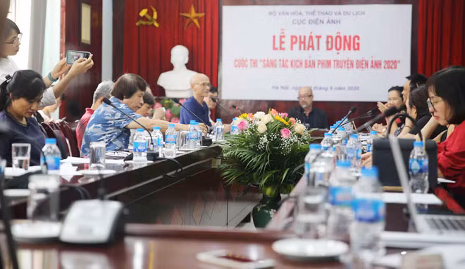 Phát động thi sáng tác vẫn là một trong số hình thức “ăn đong” kịch bản phim của điện ảnh Việt. Phát động thi sáng tác vẫn là một trong số hình thức “ăn đong” kịch bản phim của điện ảnh Việt.