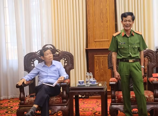 Đại tá Trần Văn Bình, Phó Giám đốc Công an tỉnh Vĩnh Phúc thông tin về tình hình ANTT, đảm bảo TTATXH trên địa bàn tỉnh; phối hợp tuyên truyền giữa Công an tỉnh với Báo CAND.