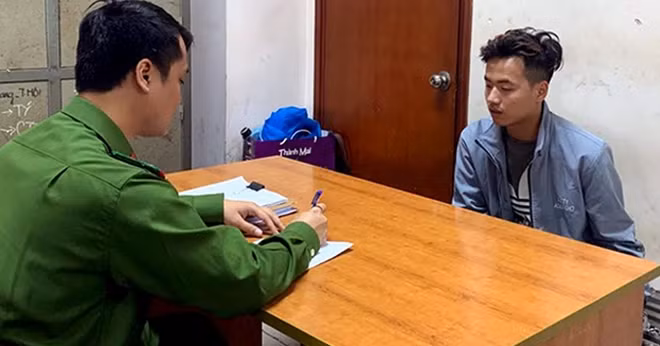 Đối tượng Hoàng Phương Linh tại cơ quan Công an.