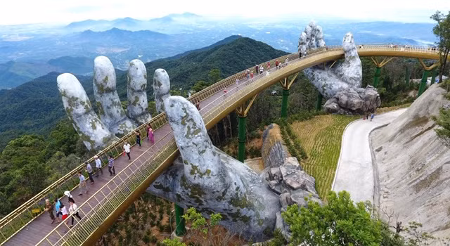Những công trình du lịch đẳng cấp của Sun Group đã chắp cánh cho du lịch Việt Nam bay lên. Những công trình du lịch đẳng cấp của Sun Group đã chắp cánh cho du lịch Việt Nam bay lên.