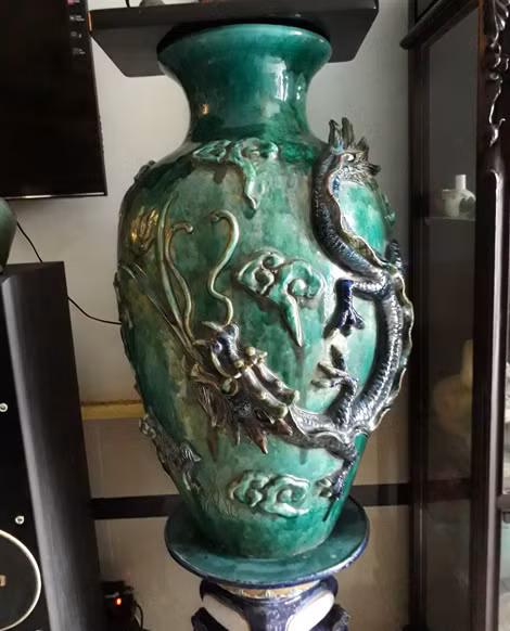 Bình gốm Cây Mai.
