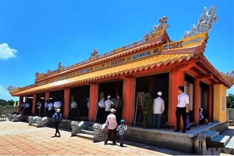 Đền thờ Vua Hàm Nghi và các tướng sĩ Cần Vương tại Cam Lộ, Quảng Trị.