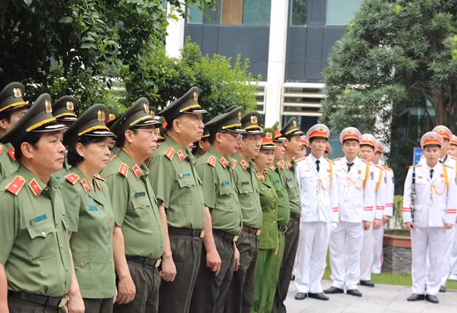 Bộ trưởng Tô Lâm chủ trì buổi lễ.