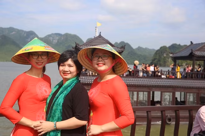 Những hình ảnh đẹp về đất nước, con người Việt Nam góp phần thu hút nhiều du khách đến Việt Nam hơn