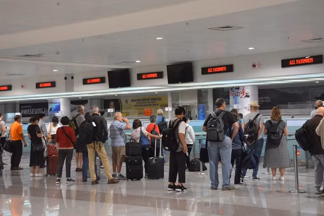 Tình hình xuất nhập cảnh trái phép tại Cửa khẩu Cảng hàng không quốc tế Tân Sơn Nhất gia tăng cả về số vụ, số đối tượng