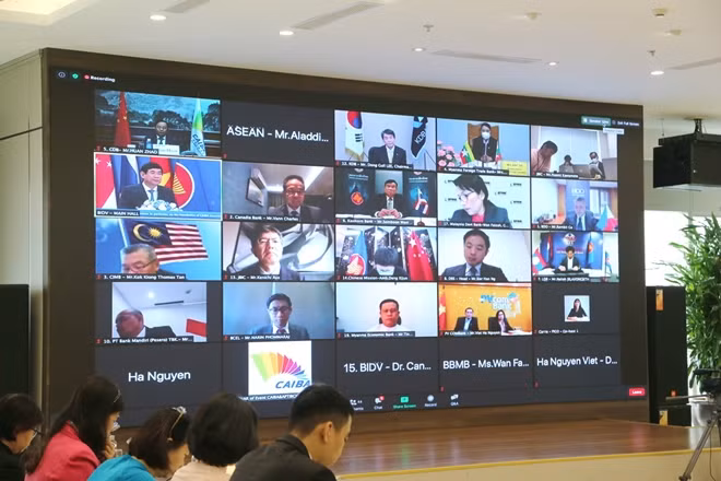 Đại diện các ngân hàng thành viên tham gia hội nghị trực tuyến.