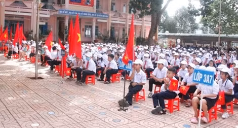 Phụ huynh bức xúc vì loạn phí đóng góp “tự nguyện” đầu năm
