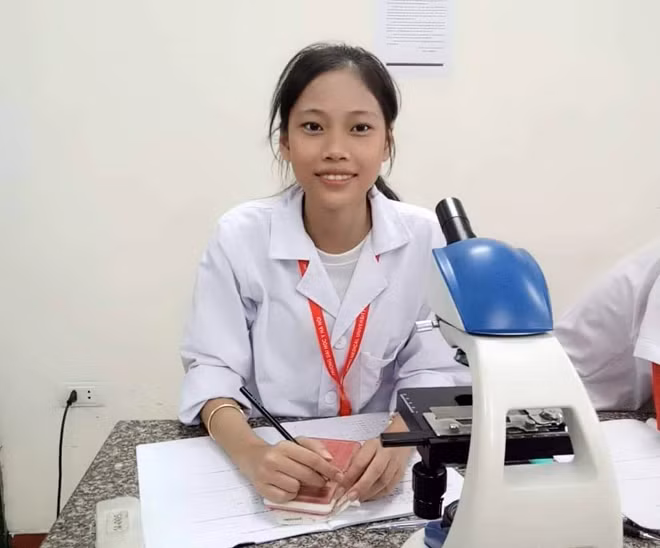 Sinh viên Nguyễn Anh Nhi đang nỗ lực học tập tại Đại học Y Hà Nội.
