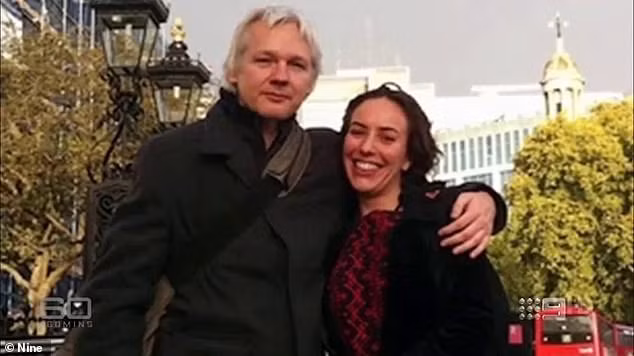 Julian Assange và Stella Morris bắt đầu hẹn hò từ năm 2015. Ảnh: dailymail.co.uk.