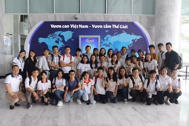 Chuyến thăm Vinamilk đã đem lại trải nghiệm ấn tượng cho các sinh viên của Tổ chức VietHope và Quỹ học bổng Lương Văn Can.