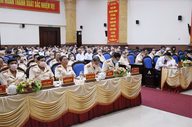 Các đại biểu tham dự tọa đàm.
