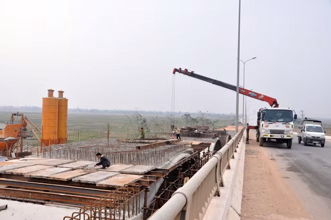 Đẩy nhanh giải ngân vốn đầu tư công là một trong những giải pháp thúc đẩy tăng trưởng trong 6 tháng cuối năm.