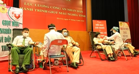 Xuất hiện nhiều tấm gương, nghĩa cử cao đẹp, lay động lòng người trong đại dịch ảnh 6