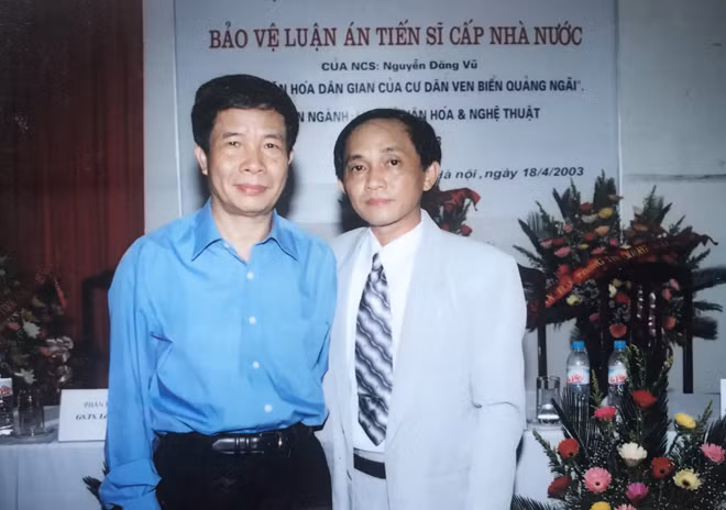 Giáo sư, Tiến sĩ Ngô Đức Thịnh và Tiến sĩ Nguyễn Đăng Vũ (năm 2003).