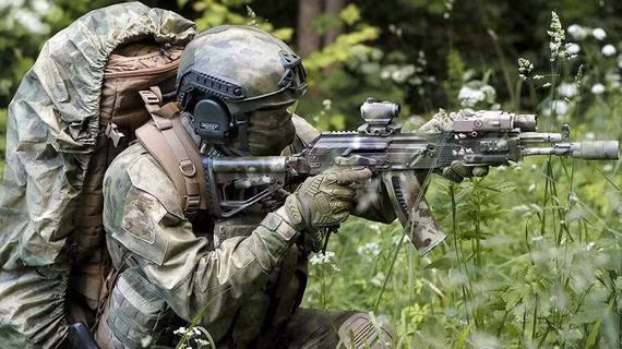Lính đặc nhiệm GRU Spetsnaz có đầy đủ các kỹ năng của James Bond. Ảnh: KT.