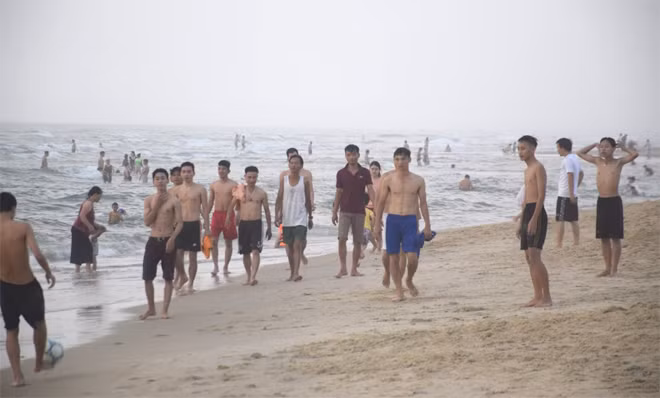 Hầu hết đều không đeo khẩu trang.
