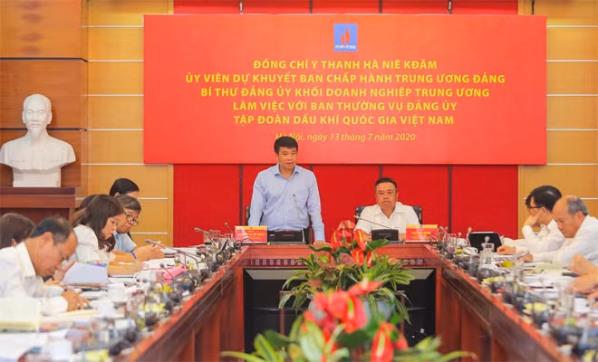 Bí thư Đảng ủy Khối DNTW làm việc với Ban Thường vụ Đảng ủy Tập đoàn.