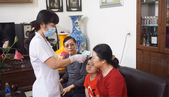 Toàn bộ người dân TP Hạ Long được khám sàng lọc sức khỏe. Toàn bộ người dân TP Hạ Long được khám sàng lọc sức khỏe.